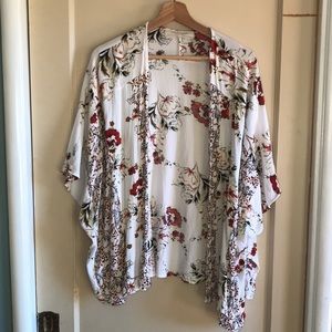 Les Soeurs cottagecore floral kimono